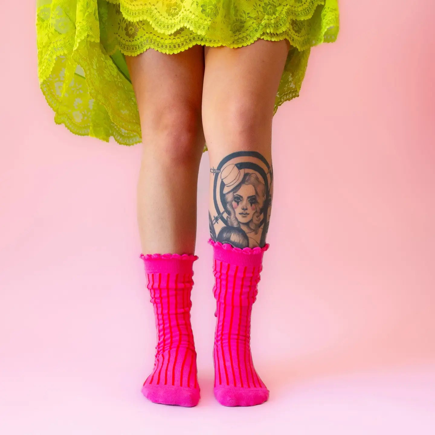 STRIPED RUFFLE CREW SOCKS