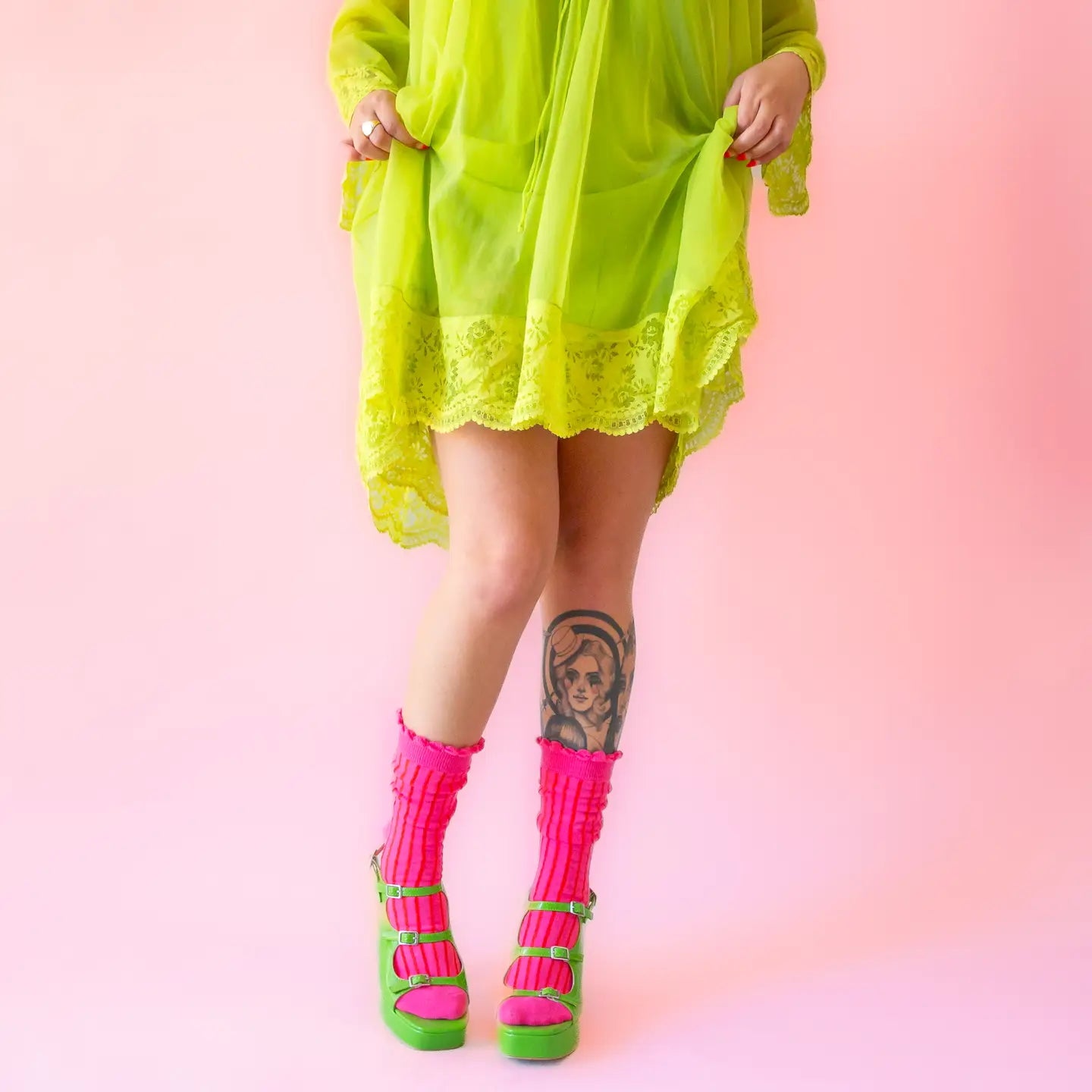 STRIPED RUFFLE CREW SOCKS