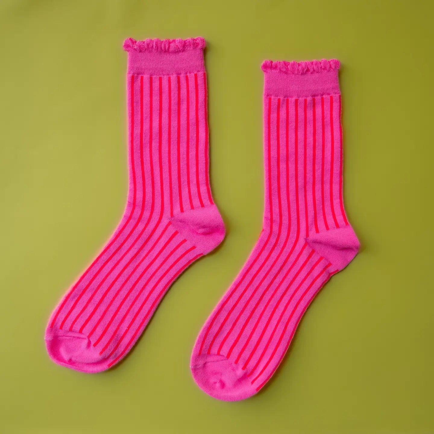 STRIPED RUFFLE CREW SOCKS