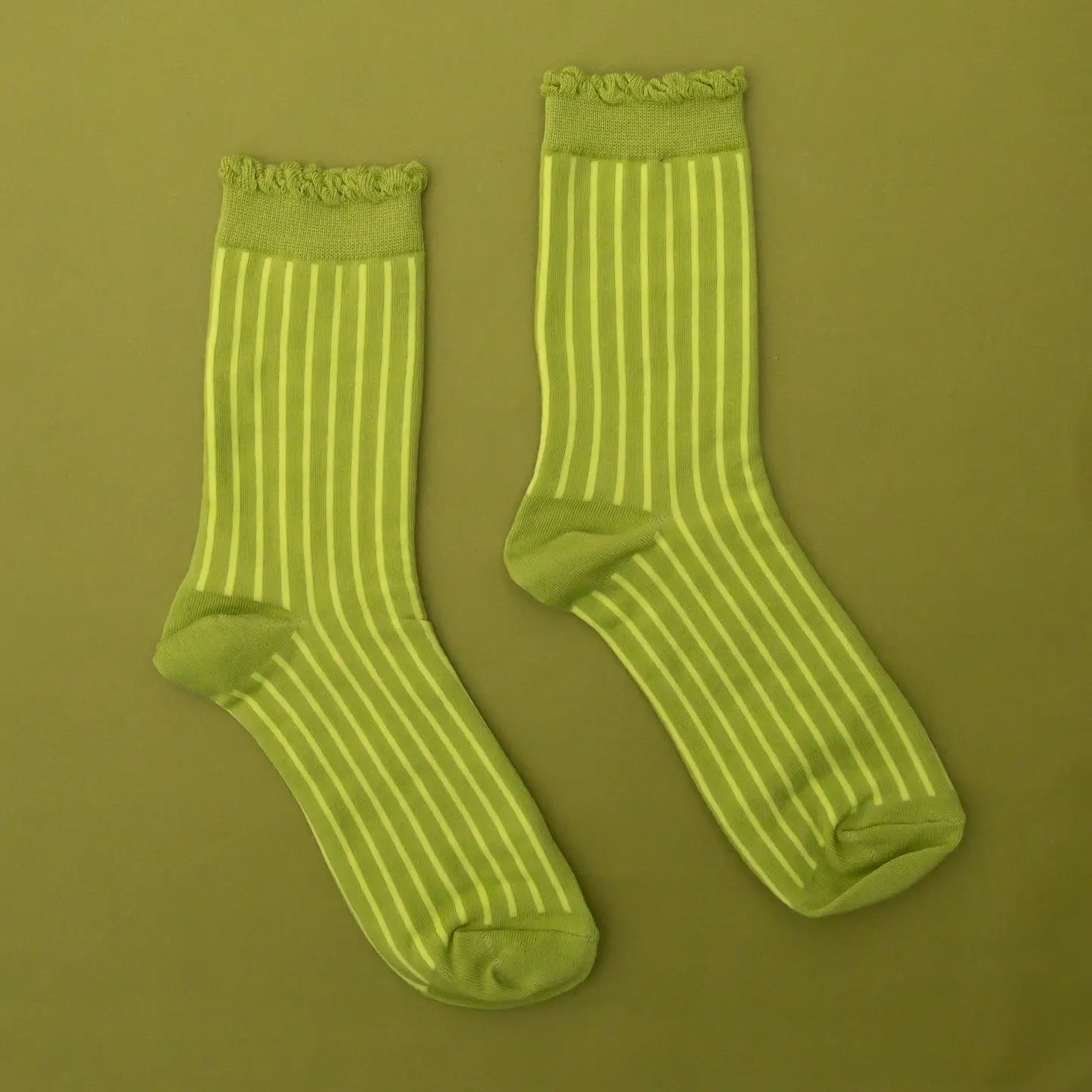 STRIPED RUFFLE CREW SOCKS