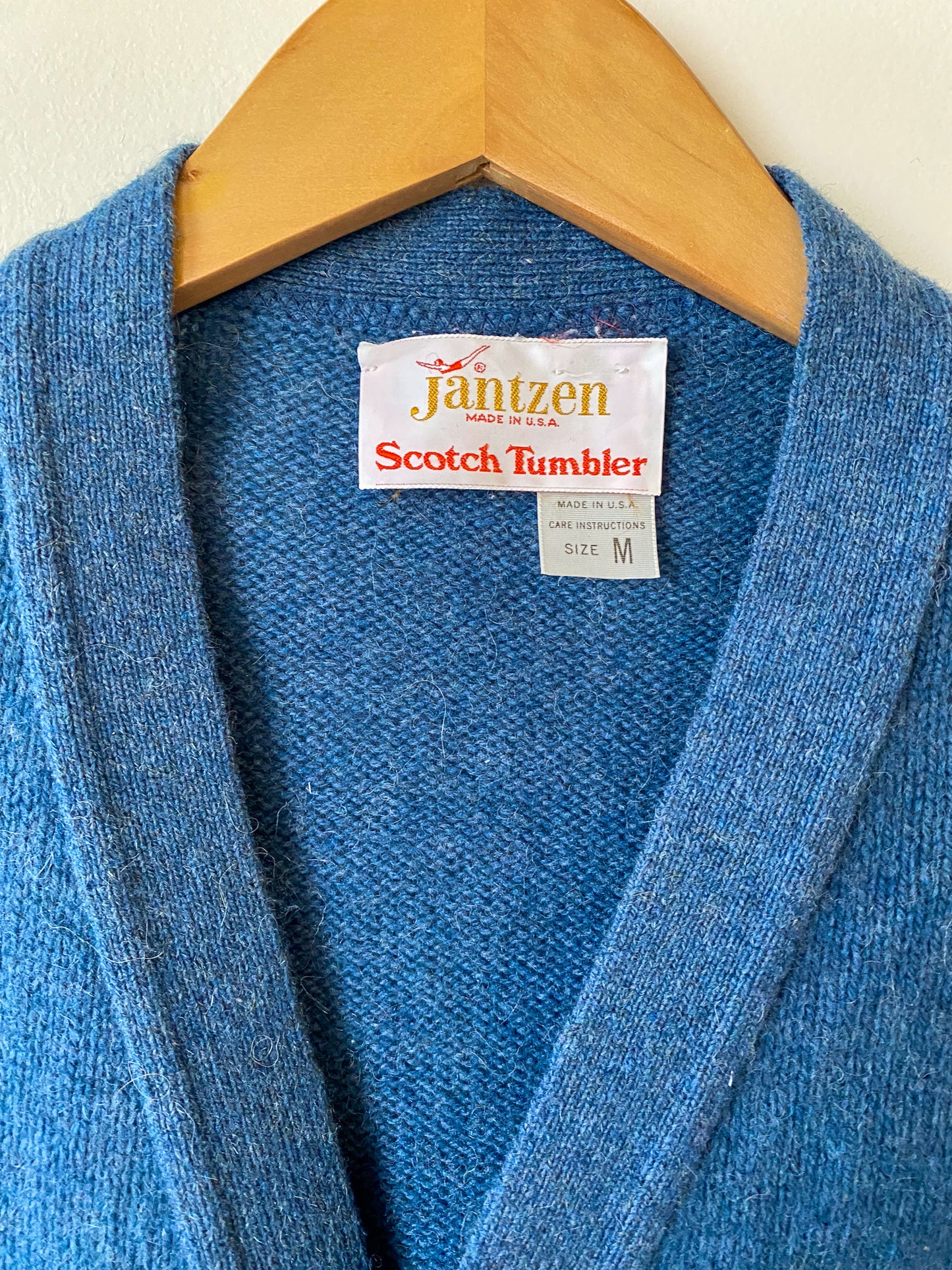 VINTAGE JANTZEN SCOTCH TUMBLER EMBROIDERED CARDIGAN