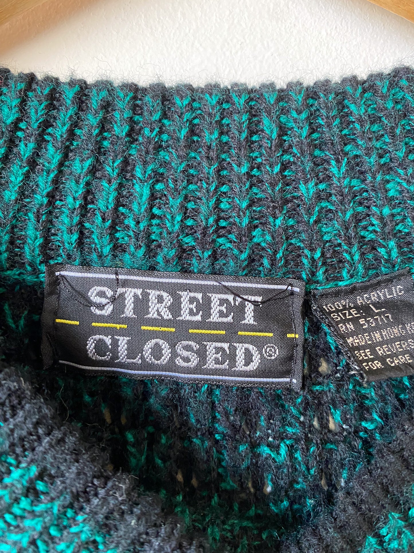 VINTAGE OVERSIZED STREET CLOSED 90'S GREEN + BLACK SWEATER