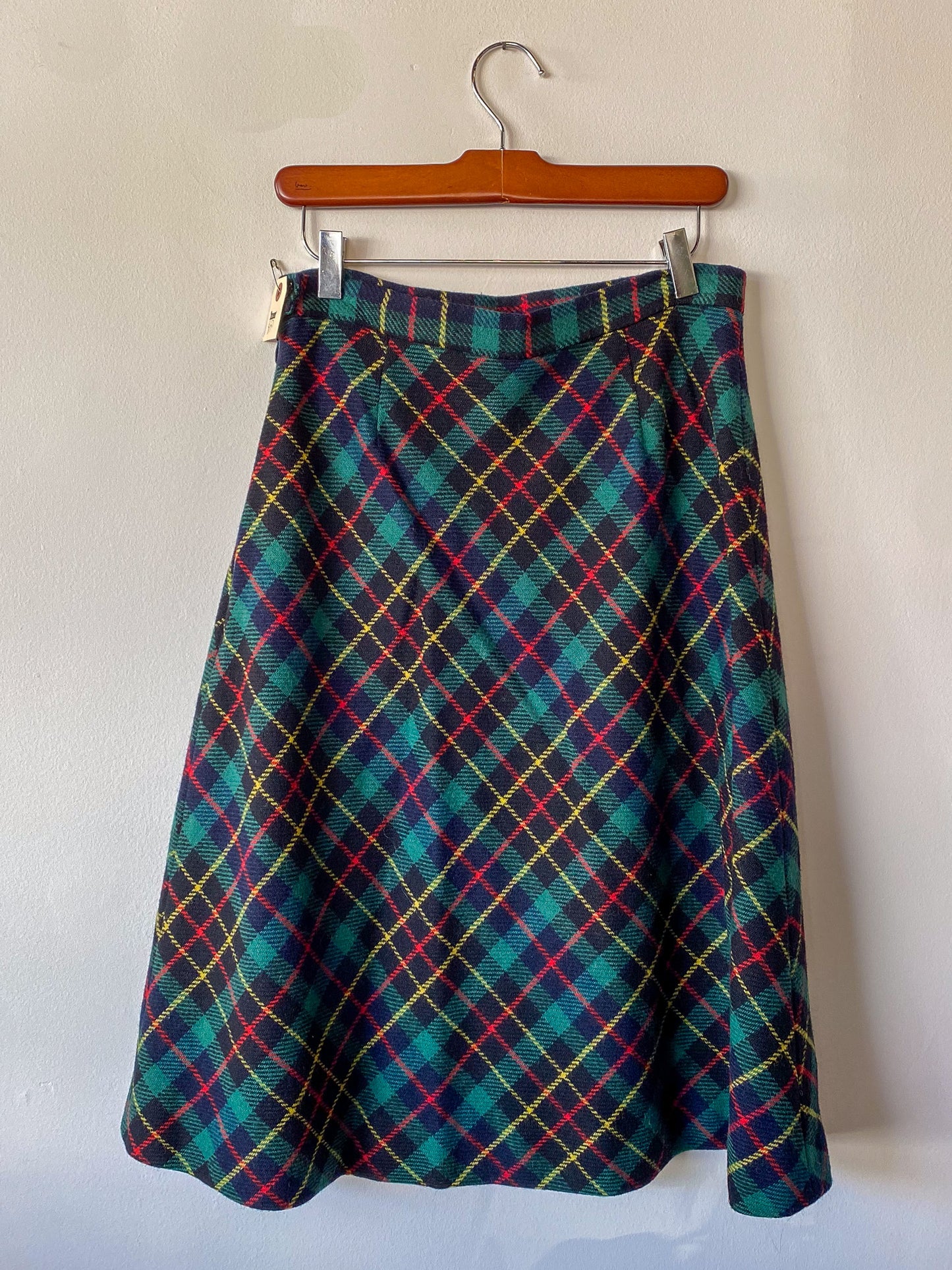 VINTAGE POINT OF VIEW TARTAN PLAID WOOL CIRCLE SKIRT