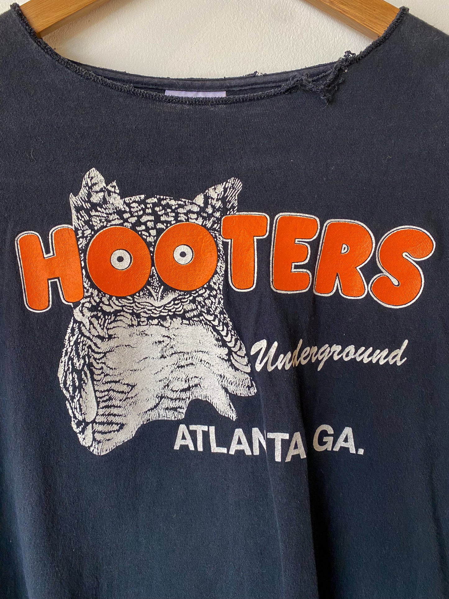 VINTAGE HOOTERS TEE