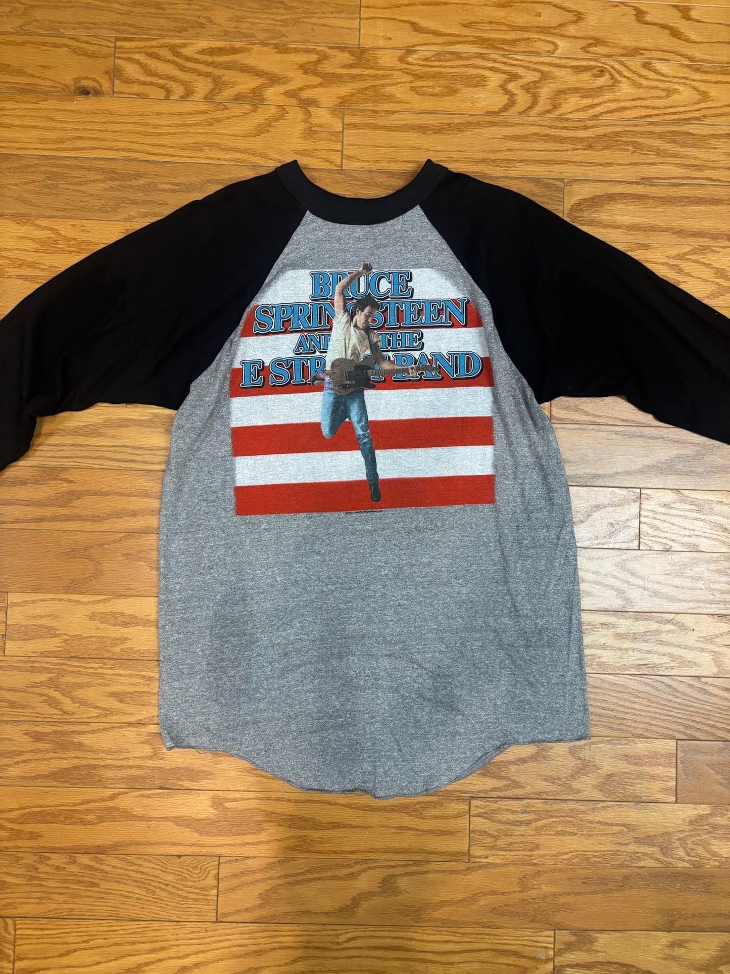 BRUCE SPRINGSTEEN DEADSTOCK VINTAGE BORN IN THE USA 1984/85 TOUR RAGLAN (1 of 2)